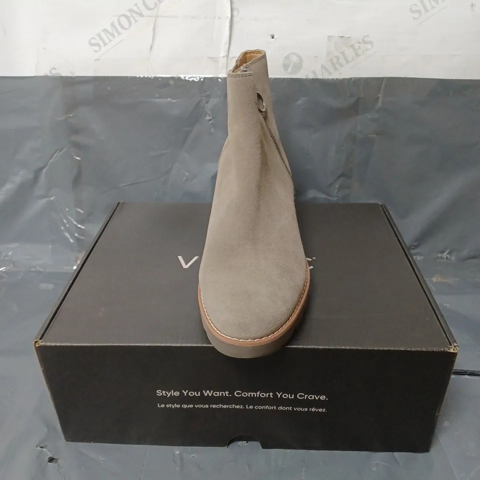 VIONIC SUEDE ANKLE BOOTS FAWN SIZE 6