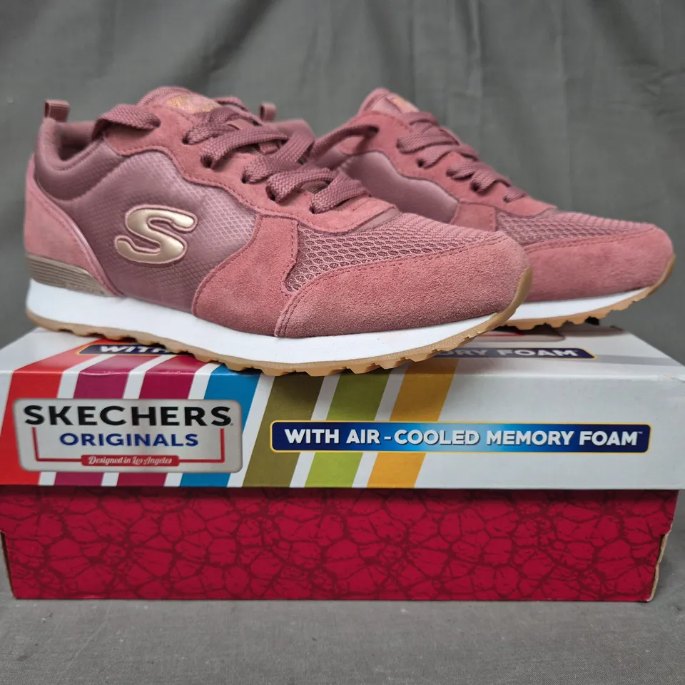 BOXED PAIR OF SKECHERS OG 85 GOLD'N GURL SHOES IN ROSE UK SIZE 5