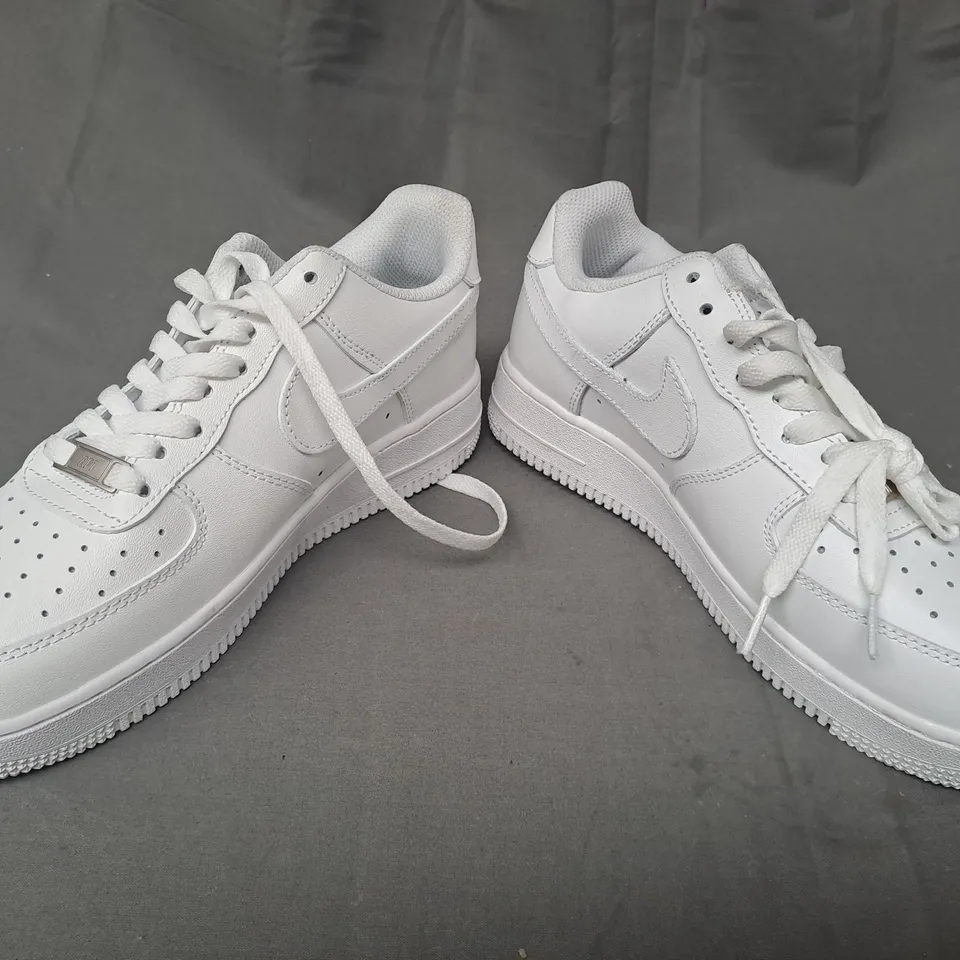 PAIR OF NIKE AIR FORCE 1 SHOES IN WHITE UK SIZE 6