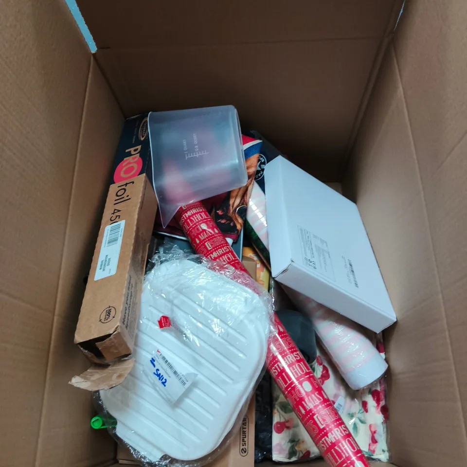 BOX OF APPROXIMATELY 15 ASSORTED HOUSEHOLD ITEMS TO INCLUDE POTTING SOIL, LED FLASHLIGHT GLOVES AND WRAPPING PAPER