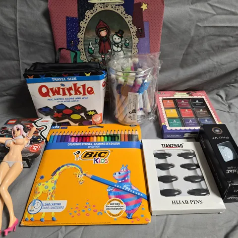 TOTE OF APPROXIMATELY 10 ASSORTED TOYS AND GAMES TO INCLUDE LEGO, GOLF BALLS AND PENCIL CRAYONS 