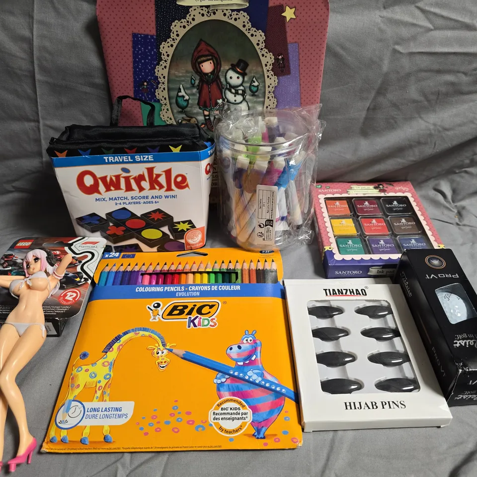 TOTE OF APPROXIMATELY 10 ASSORTED TOYS AND GAMES TO INCLUDE LEGO, GOLF BALLS AND PENCIL CRAYONS 
