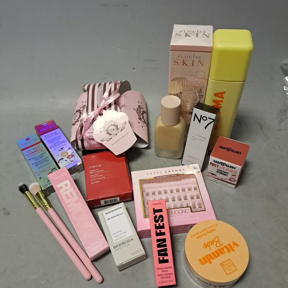 APPROXIMATELY 20 ASSORTED COSMETIC ITEMS TO INCLUDE - PLOUISE MAKEUP MELTING MIST - BYOME CREAMY JELLY CLEANSER - ERBORIAN CC EYE CONTOUR CREAM IN CLAIR - ETC