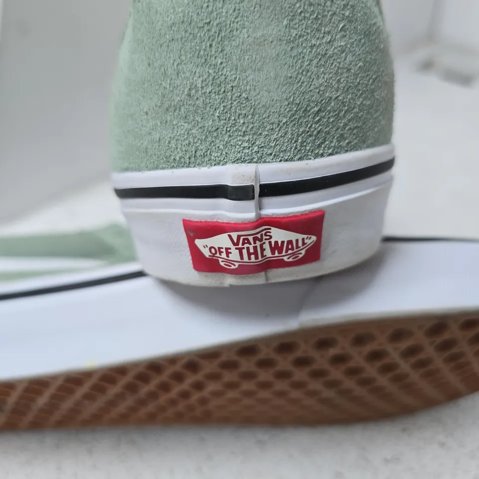 VANS OFF THE WALL TRAINERS – SAGE GREEN SUEDE UK 10.5