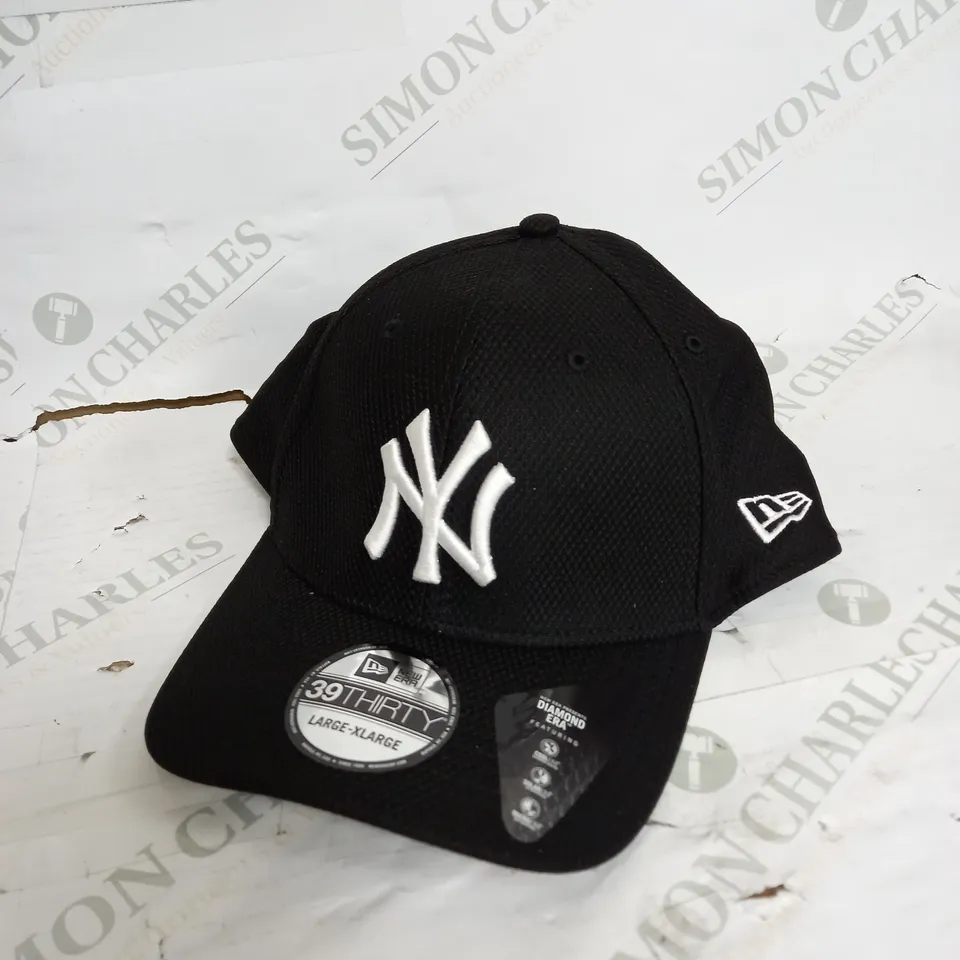 NEW ERA BLACK CAP