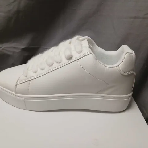 CONZURI UK 8.5 WHITE SNEAKERS