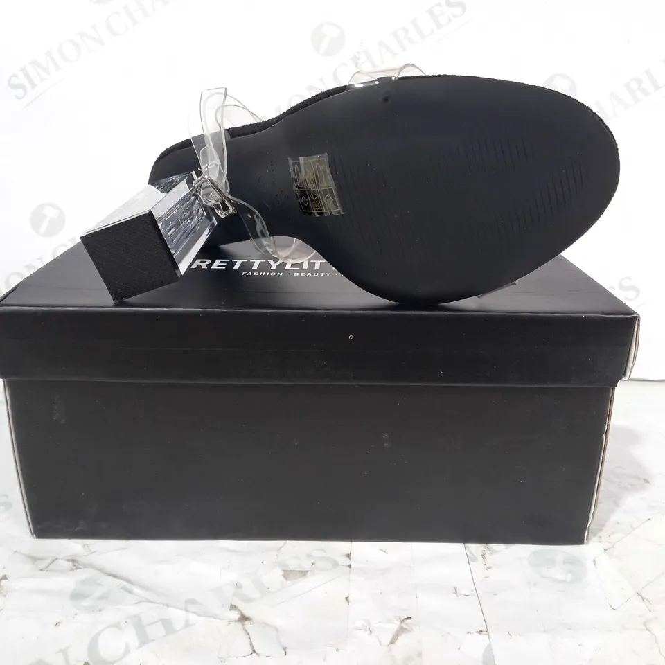 BOXED PAIR OF PRETTY LITTLE THING CLEAR BLOCK HEEL STRAPPY SANDALS IN BLACK SIZE 6