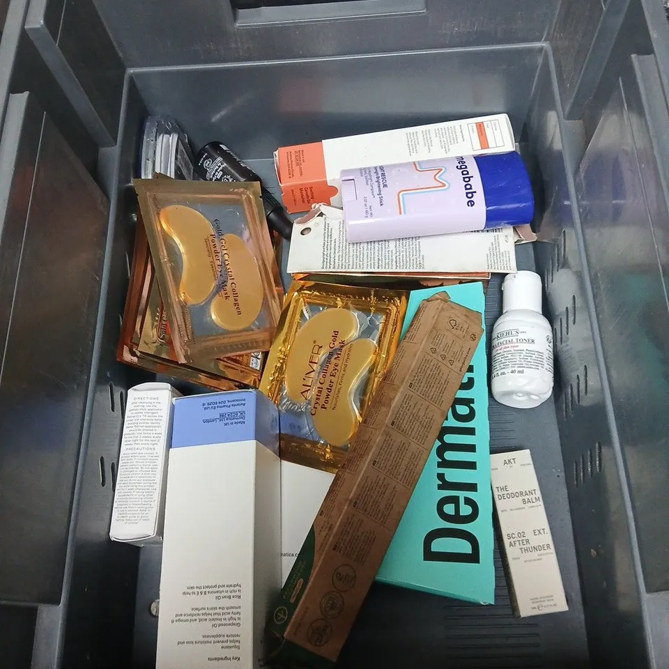 APPROXIMATEY 15 ASSORTED HEALTH AND BEAUTY PRODUCTS TO INCLUDE AKT DEODORANT BALM, IMPERIAL LEATHER SOAP AND MEGABABE BOOB SWEAT POWDER