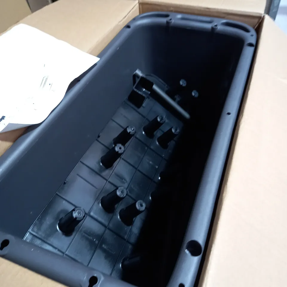 SELF WATERING VEGETABLE PLANTER W/ TRELLIS & FRAME