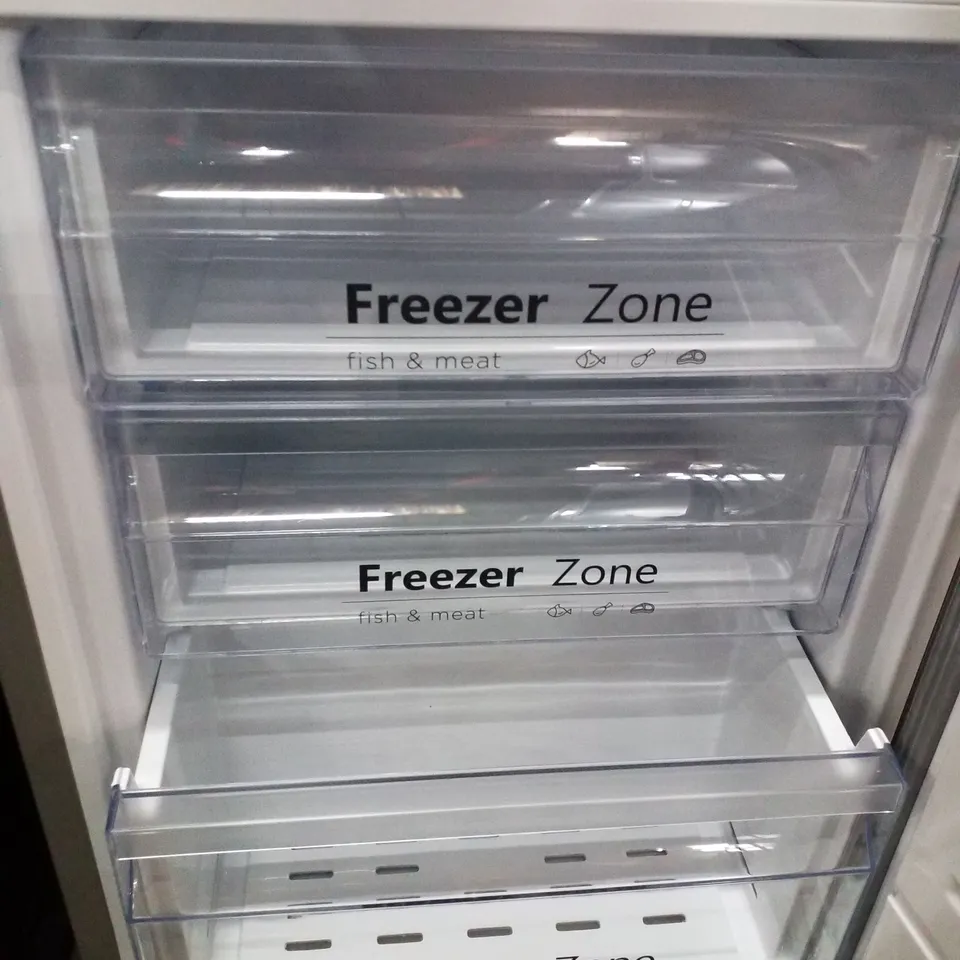 RUSSELL HOBBS FREESTANDING FRIDGE FREEZER - UNPROCESSED RAW RETURN