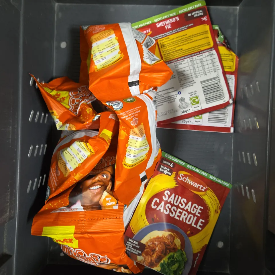 APPROXIMATELY 10 ASSORTED FOOD/DRINK PRODUCTS TO INCLUDE BELFAST COFFEE, COLMAN'S SEASONING MIX, GALAXY BAR ETC 
