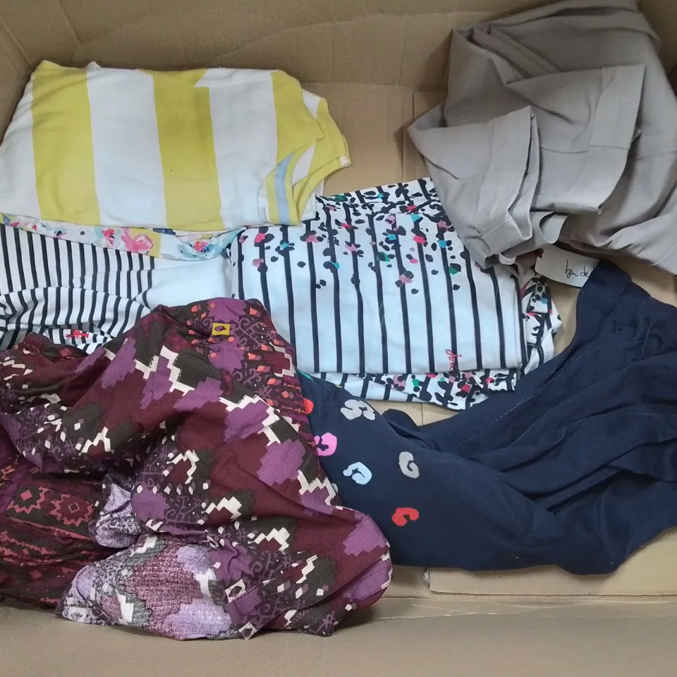 LOT OF ASSORTED CLOTHING ITEMS TO INCLUDE JOULES AND WHITE STUFF - VARIOUS SIZES