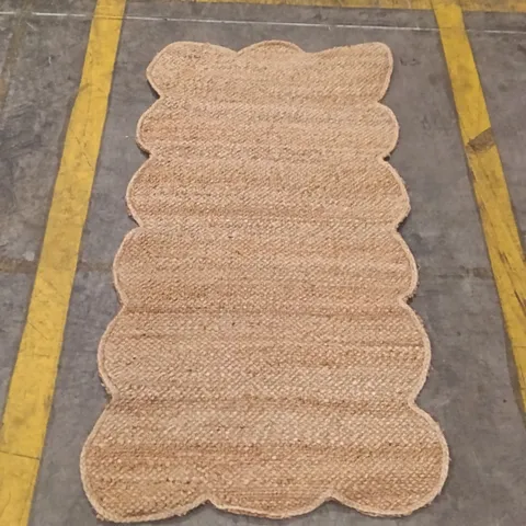 BEIGE WOVEN RUG WITH SCALLOPED EDGES 145CM X 80 CM