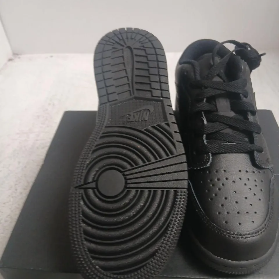 AIR JORDAN 1 LOW (GS) BLACK/BLACK – UK 4 (US 4.5Y) SNEAKERS