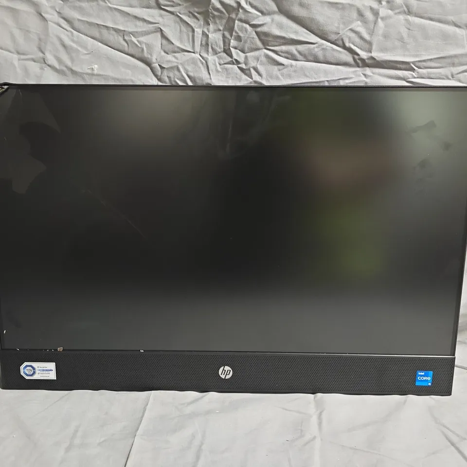 HP PROONE 440 ALL-IN-ONE DESKTOP PC 23.8 INCH G9 – SCREEN CRACK TOP-LEFT
