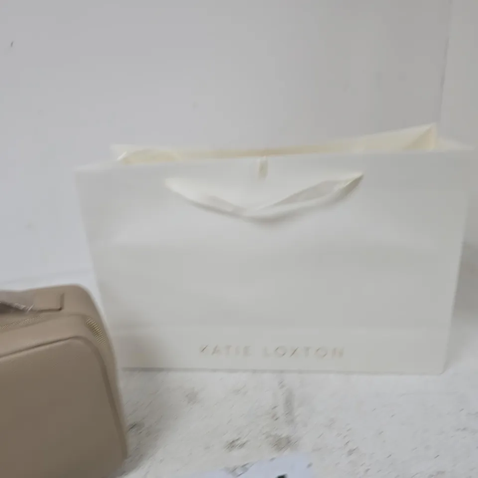 KATIE LOXTON HANGING WASH BAG – BEIGE