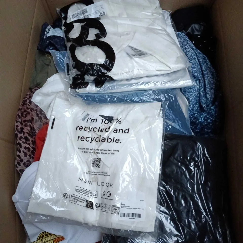 APPROXIMATELY 25 ASSORTED CLOTHING AND FASHION PRODUCTS IN VARIOUS STYLES AND SIZES - COLLECTION ONLY