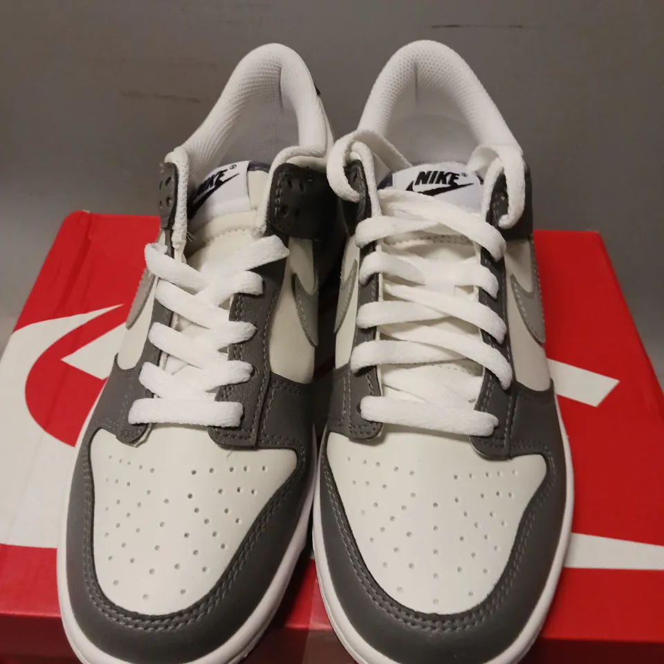 BOXED PAIR OF NIKE DUNK LOW GS TRAINERS, WHITE/GREY - UK SIZE 5