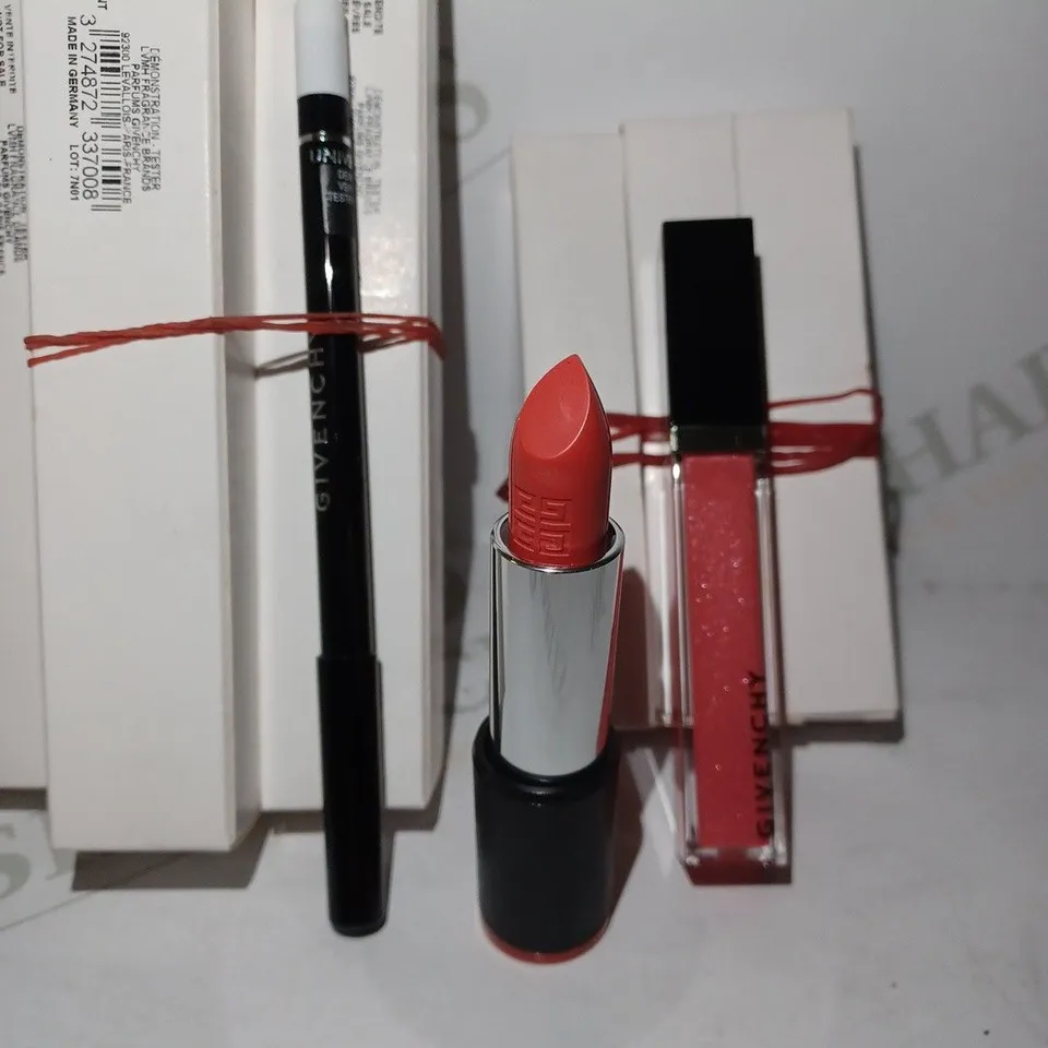 LOT OF APPROX 10 ASSORTED BEAUTY PRODUCTS TO INCLUDE LIP LINER #UNIVERSAL TRANSPARENT, LIP GLOSS #08 SEXY PINK, LIPSTICK #317 CORAIL SIGNATURE