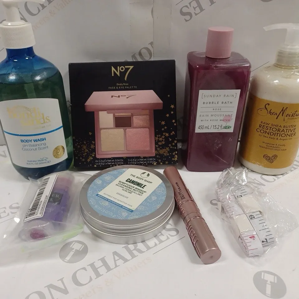 BOX OF APPROXIMATELY 15 ASSORTED COSMETIC ITEMS TO INCLUDE BONDI SANS BODY WASH, NO7 FACE&EYE PALLET, SUNDAY RAIN BUBBLE BATH ETC