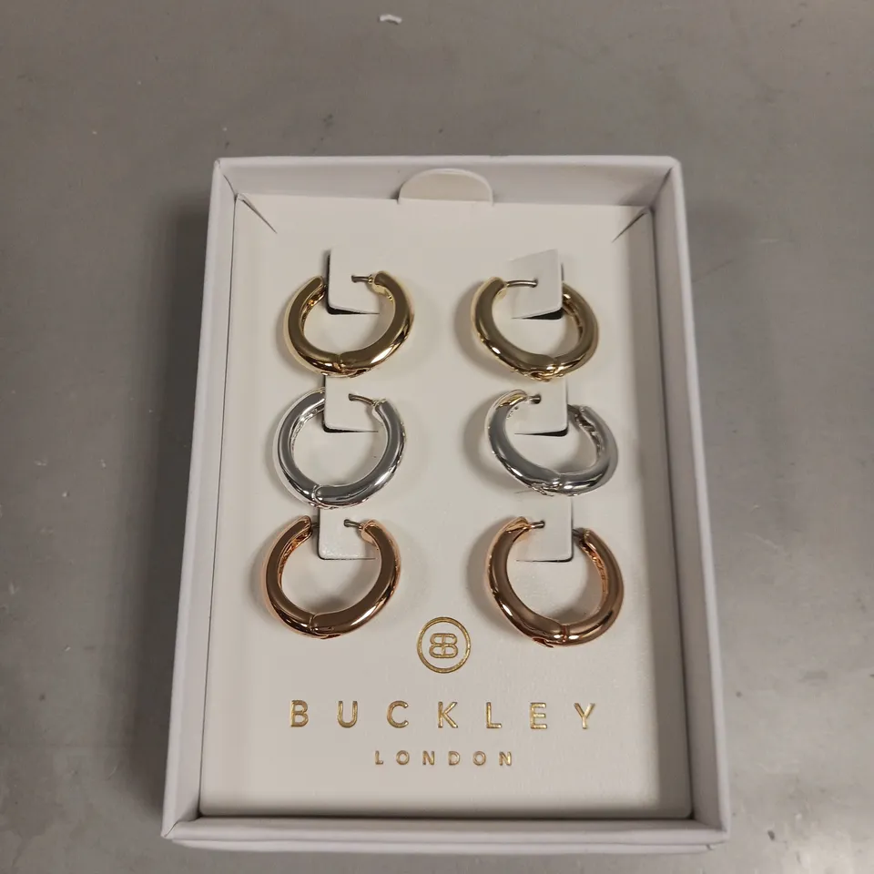 BUCKLEY LONDON HOOP EARRINGS SET 