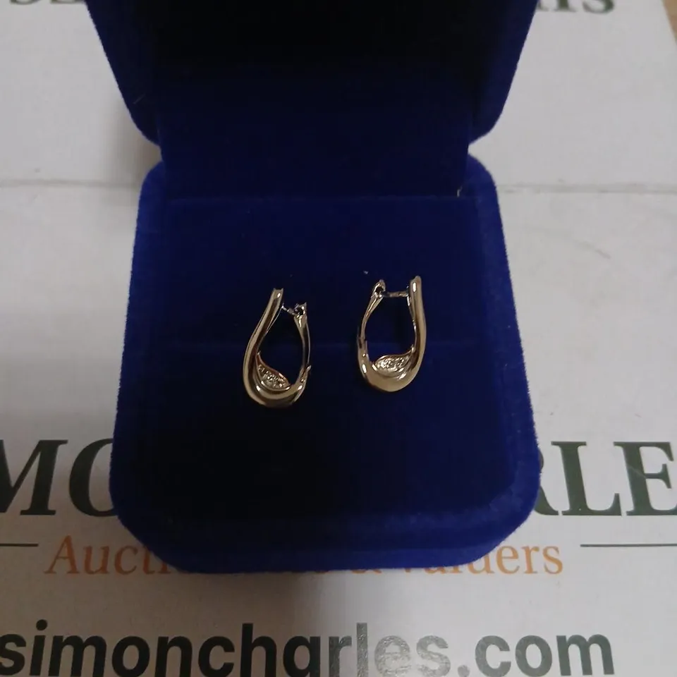 CLOGAU PAST PRESENT FUTURE STERLING SILVER TWIST HOOP EARRINGS TOPAZ