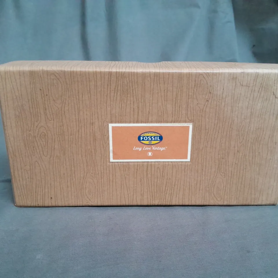 BOXED FOSSIL PURSE IN BLACK