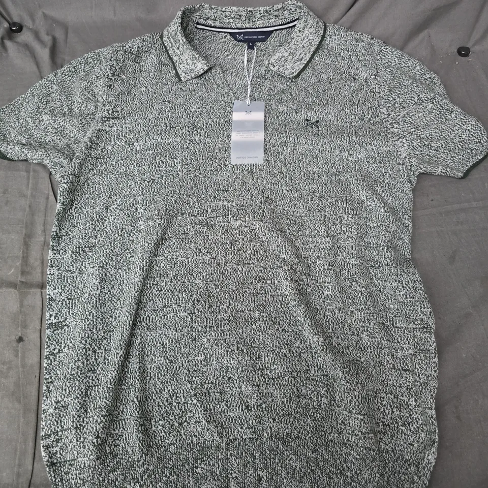 CREW CLOTHING COMPANY TEXTURED TWIST RESORT KNIT TEE IN GREY - LARGE