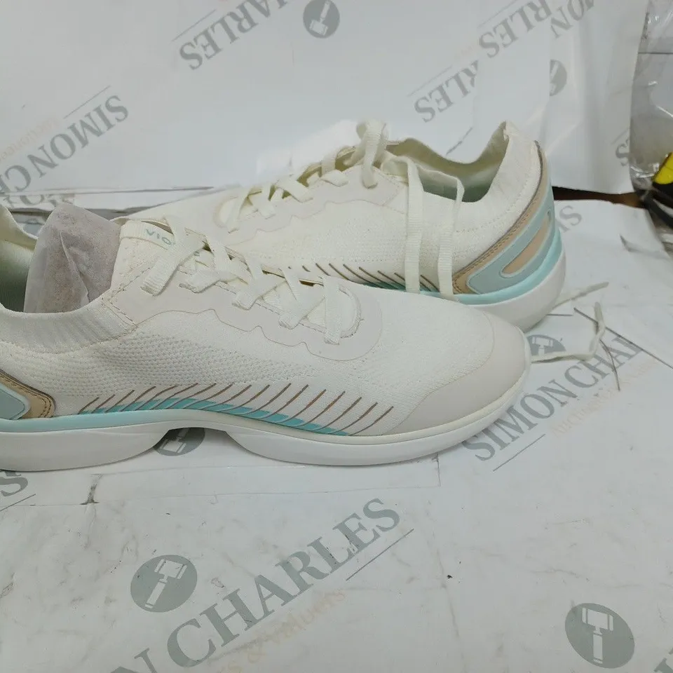 BOXED VIONIC TRAINERS UK7