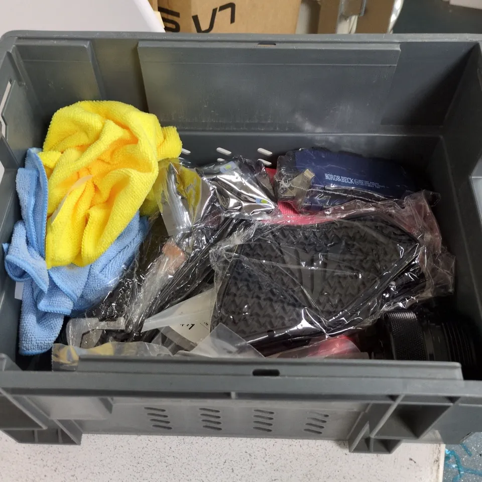 LOT OF APPROXIMATELY 20 ASSORTED AUTO AND TOOL ITEMS TO INCLUDE PAINT PENS, WRENCHES AND AIR FRESHENERS