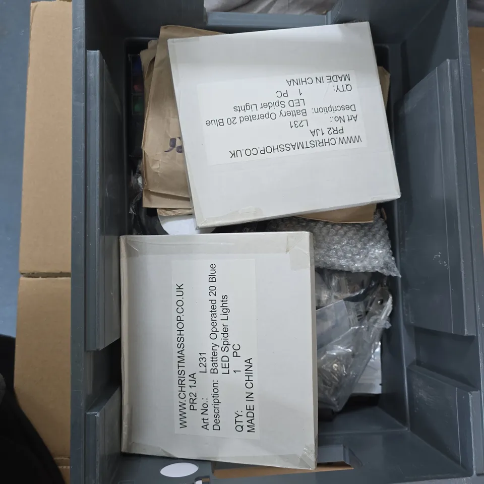 APPROXIMATELY 15 ASSORTED HOUSEHOLD PRODUCTS TO INCLUDE ENGLAND PARTY POPPERS, CHRISTMAS LED LIGHTS, WASHING MACHINE CLEANER