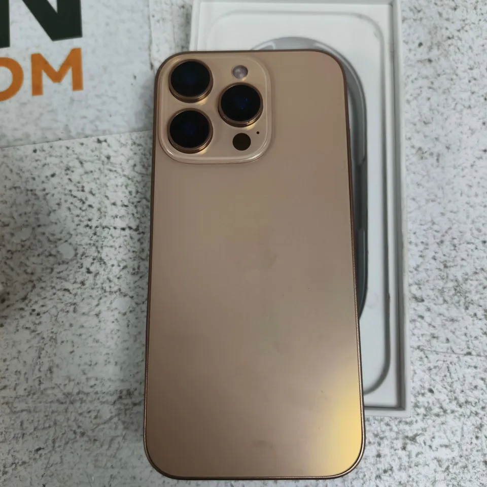 IPHONE 16 PRO DISPLAY PHONE