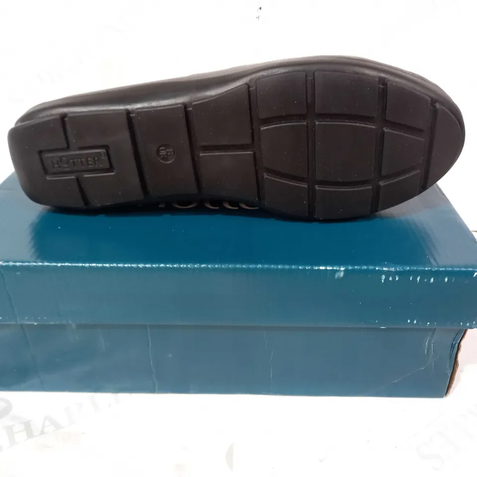 BOXED PAIR OF HOTTER SAILOR LEATHER SLIP ON SHOES IN BLACK UK SIZE 8