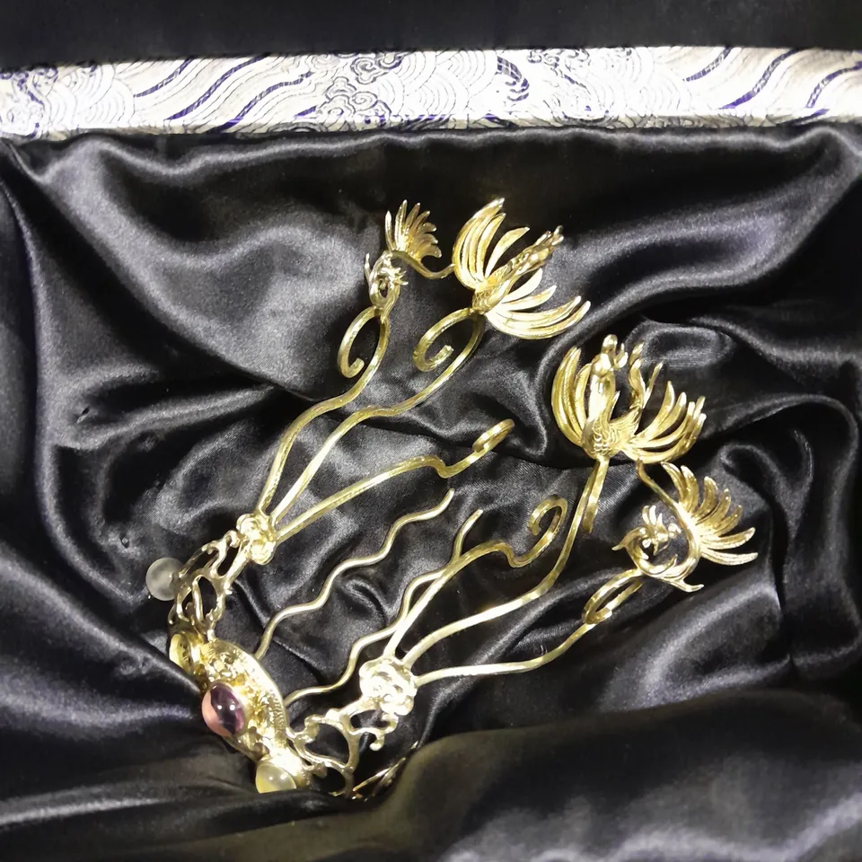SILVER DECORATIVE LADIES HEADPIECE WITH PRESENTATION BOX