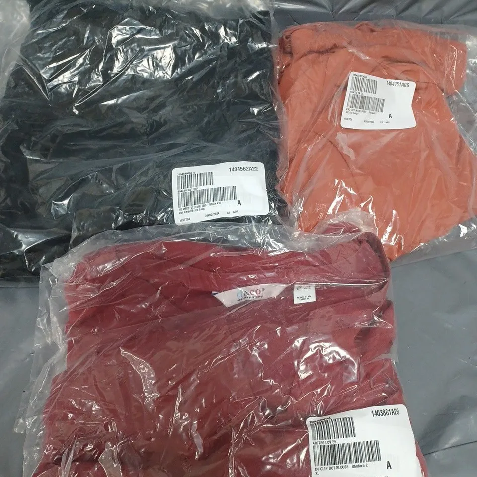 APPROXIMATELY 10 ASSORTED CLOTHING ITEMS TO INCLUDE BLOUSES, TROUSERS, SKIRTS, ETC