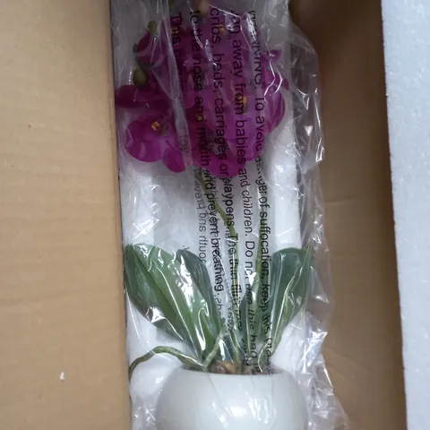 BOX OF 2 SYNTHETIC FLOWERS AND POT