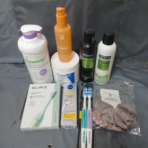 APPROXIMATELY 20 ASSORTED COSMETIC PRODUCTS TO INCLUDE EPADERM CREAM, TRESEMME SHAMPOO & CONDITIONER AND TOOTHBRUSHES ETC. 