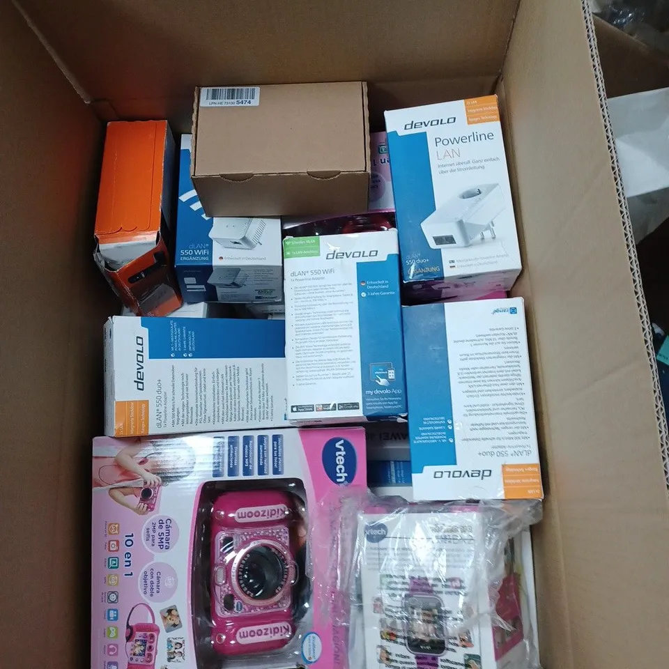 BOX OF ASSORTED ELECTRONICAL ITEMS TO INCLUDE EXTENSION LEAD, KEY PAD, GAMES, TRI PODS ETC 