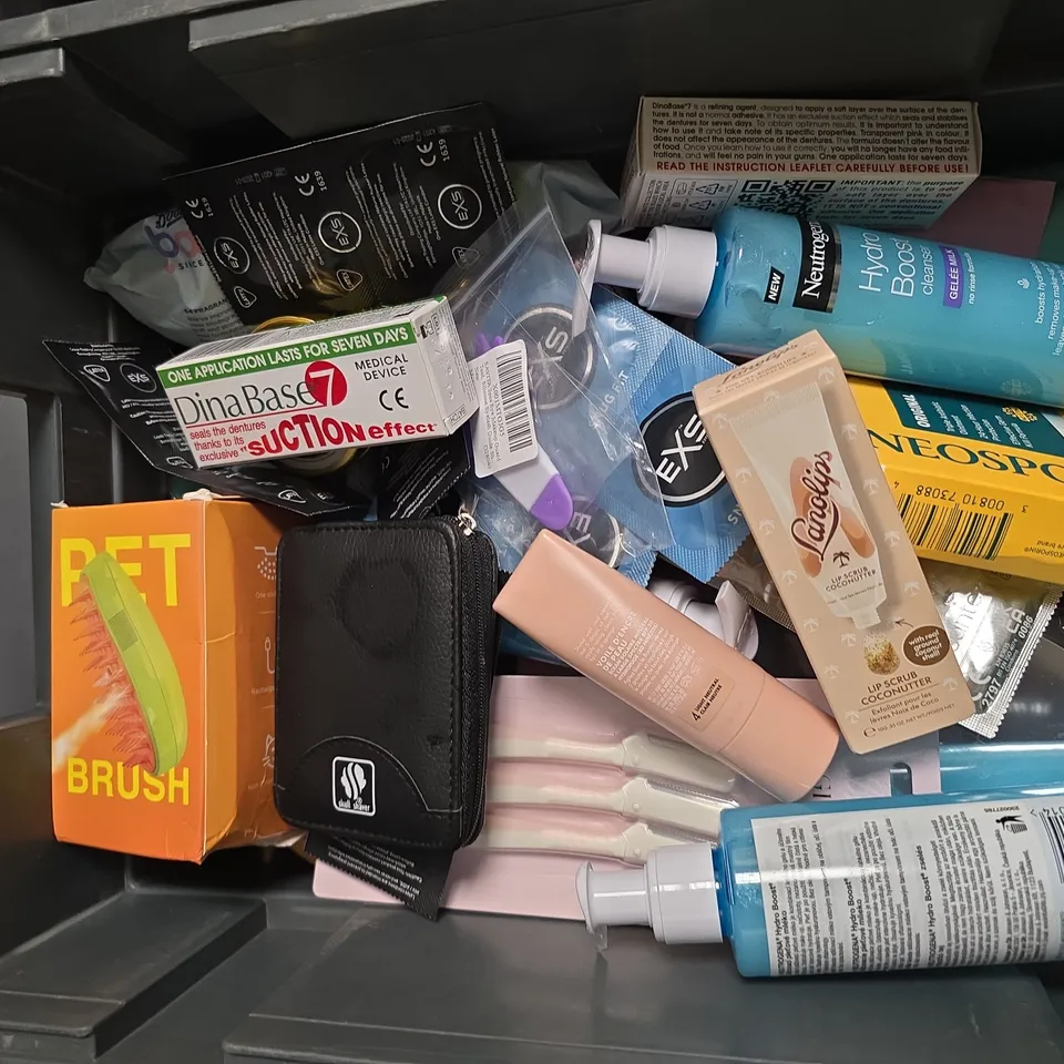 APPROXIMATEY 15 HEALTH AND BEAUTY PRODUCTS TO INCLUDE GIVE ME SHAMPOO, MOONLIGHT GLOW SCRUB, AND BABY WIPES ETC. - COLLECTION ONLY