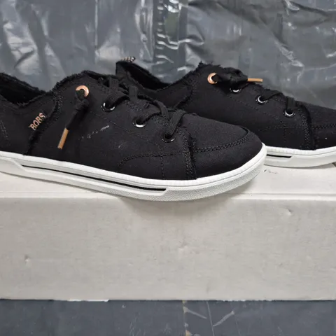 BOXED PAIR OF SKECHERS BOBS SHOES IN BLACK SIZE 5.5