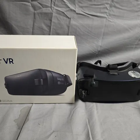 SAMSUNG GEAR VR HEADSET WITH BOX