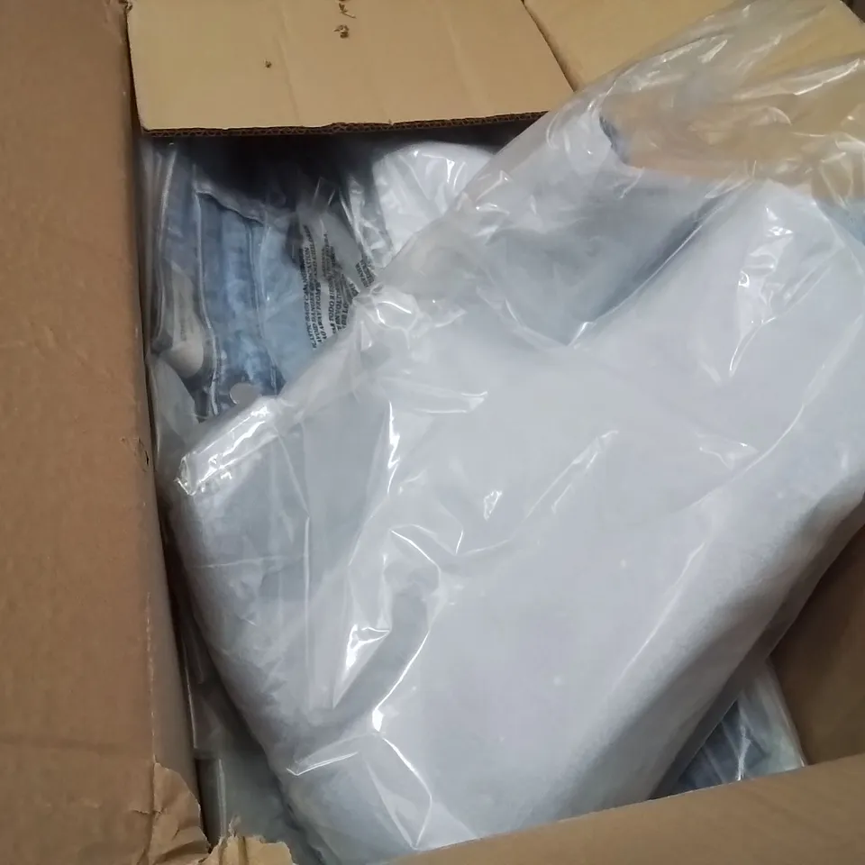 BOXED BRAND NEW APPROXIMATELY 11 JD WILLIAMS EMBELLISHED JEANS MID BLUE SIZE 24