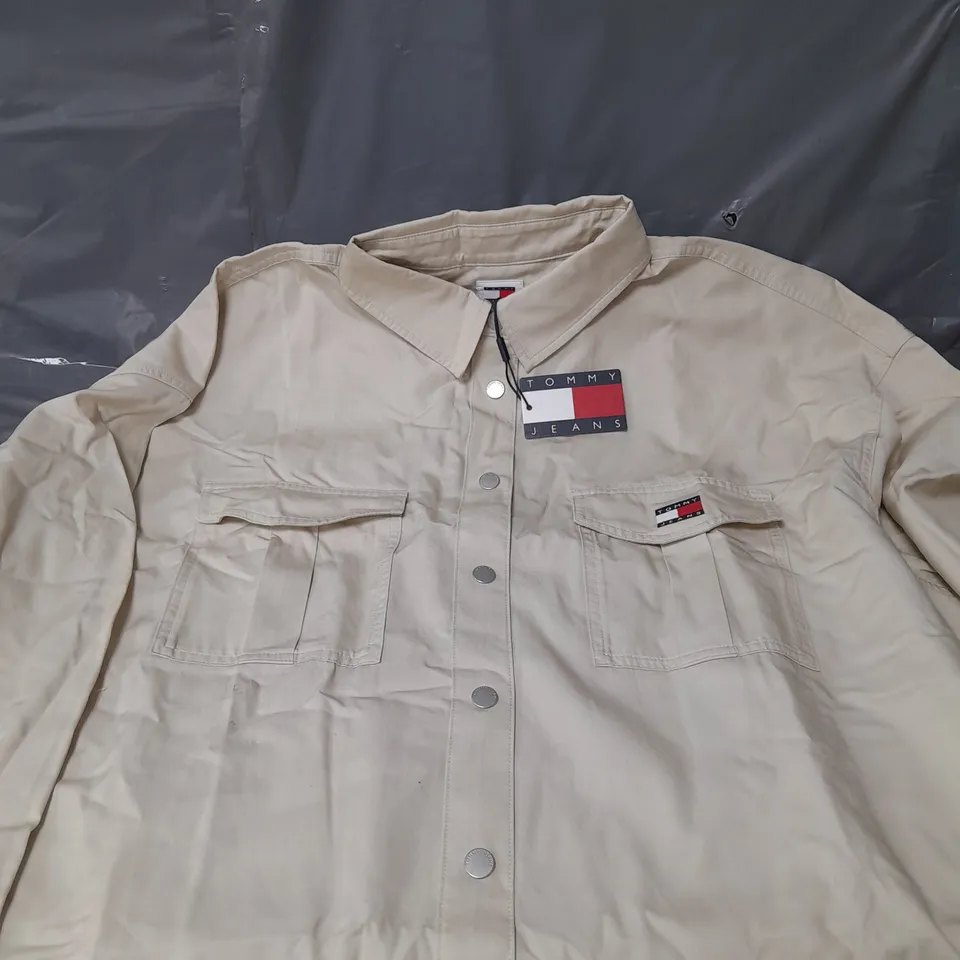 TOMMY JEANS CARGO OVERSHIRT - BEIGE - XL