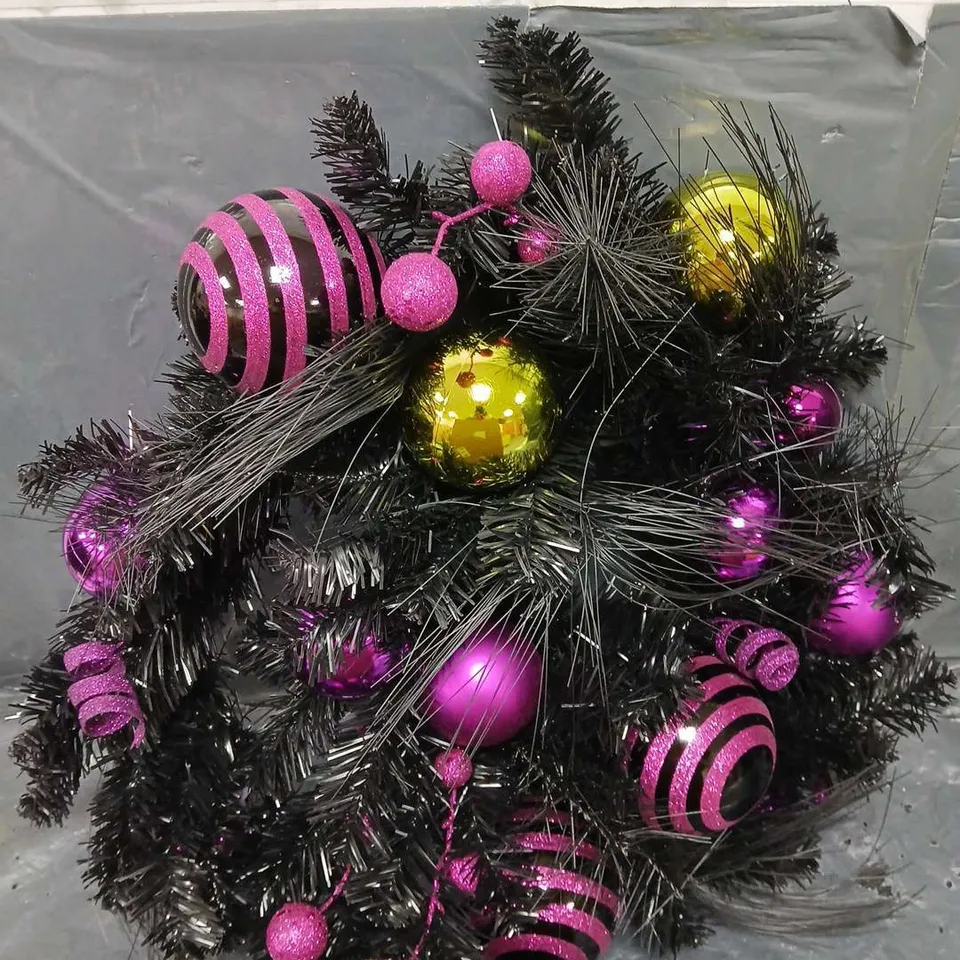 HALLOWEEN BAUBLE GARLAND