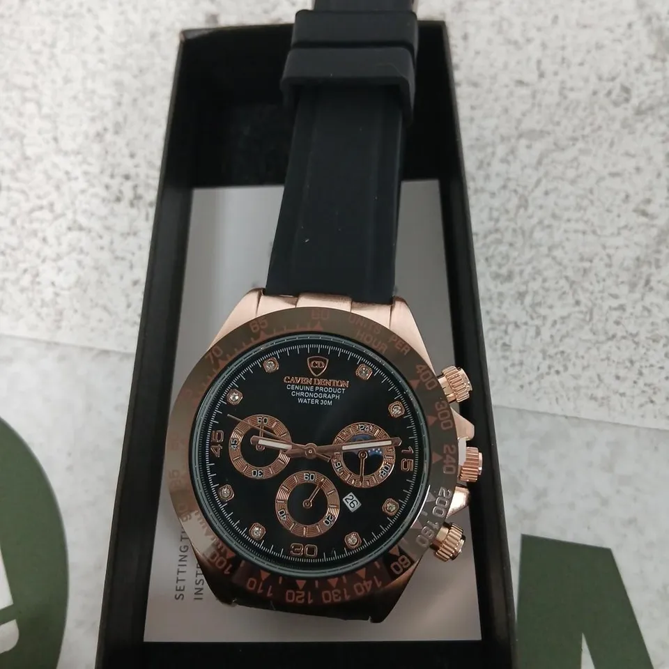 CAVEN DENTON WRISTWATCH – ROSE GOLD TONE CHRONOGRAPH, BLACK DIAL, RUBBER STRAP 