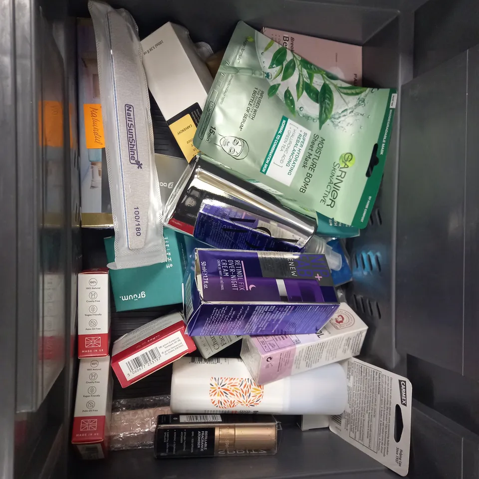 LOT TO CONTAIN APPROXIMATELY 20 ASSORTED WOMEN'S BODY CARE PRODUCTS, INCLUDES MAKEUP, FACE MASKS, AND RETINOL FIX 