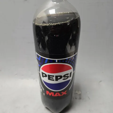TOTE OF APPROXIMATELY 4 PEPSI MAX 2L