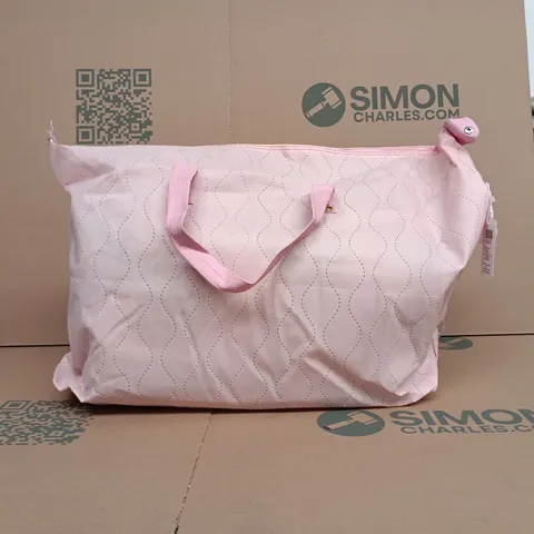 LIVMORE WINTER SET OF 3 COMFORTED DOUBLE COMFORTER PLUS PILLOW CASES IN PINK CARRY BAG TAGGED