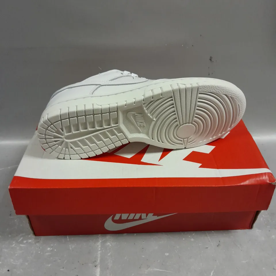 BOXED PAIR OF NIKE DUNK LOW TRAINERS IN WHITE - 4