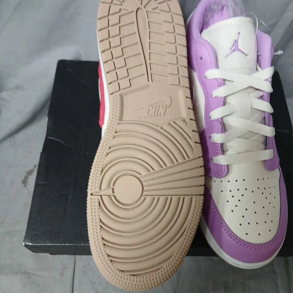 NIKE AIR JORDAN 1 LOW SE (GS) UK 5Y – RUSH FUCHSIA / FUSION RED SNEAKERS